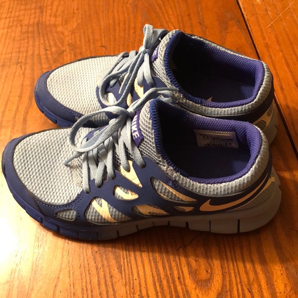 Nike Shoes - Nike Free Run 2